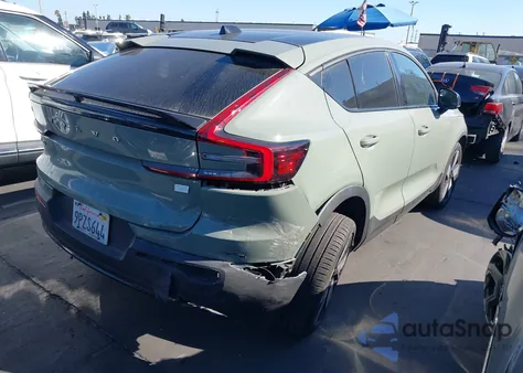 2023 Volvo C40 Recharge Pure Electric Twin Plus z USA, uszkodzony, nr VIN YV4ED3GLXP2044708